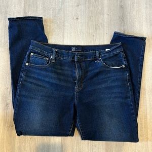 Women’s GAP jeans size 31. Girlfriend style